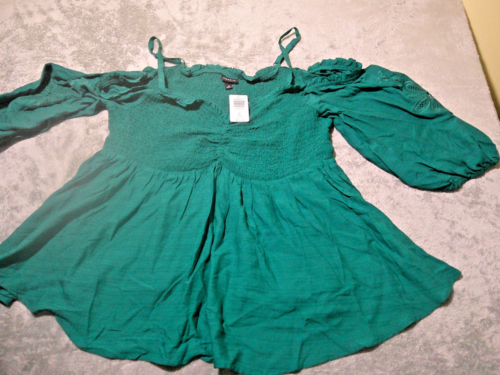 Torrid Womens Cold Shoulder 3/4 Sleeve Top Everglade Green Flowy Size 3 Plus NWT